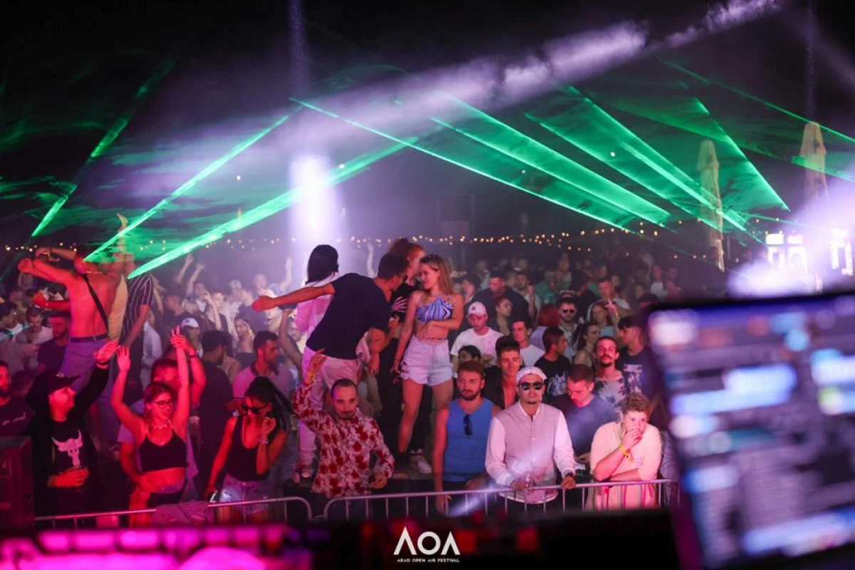 Final spectaculos la Arad Open Air: ultima zi de festival pentru petrecăreții din vestul țării