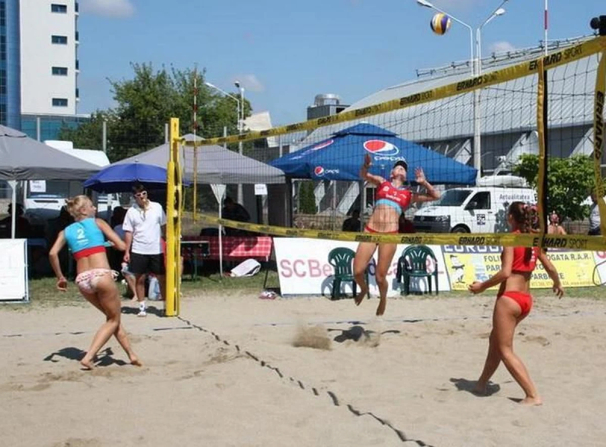 Finale universitare, la Arad, de beach-volley şi baschet