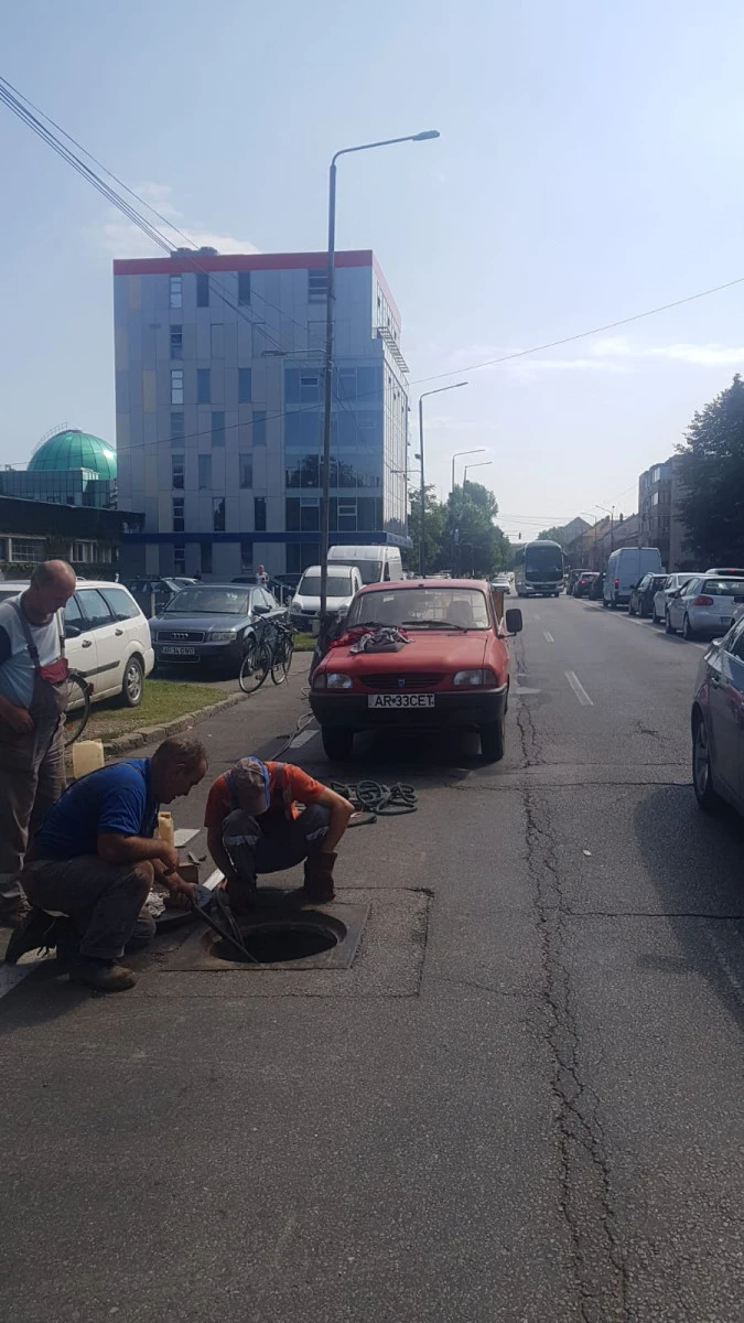 Firma care execută lucrări la canalizare, amendată pentru blocarea traficului