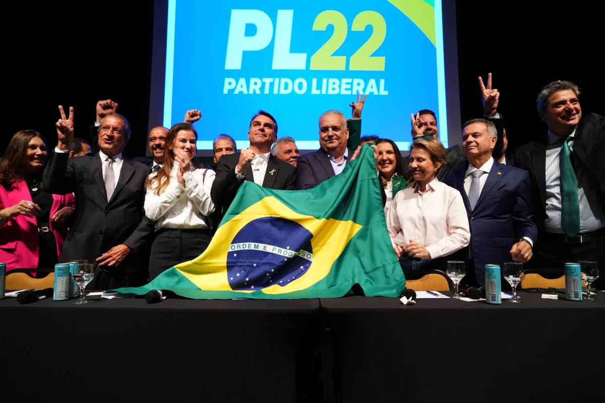 Flávio Bolsonaro și Lula se vor confrunta în turul al doilea al alegerilor prezidențiale din Brazilia