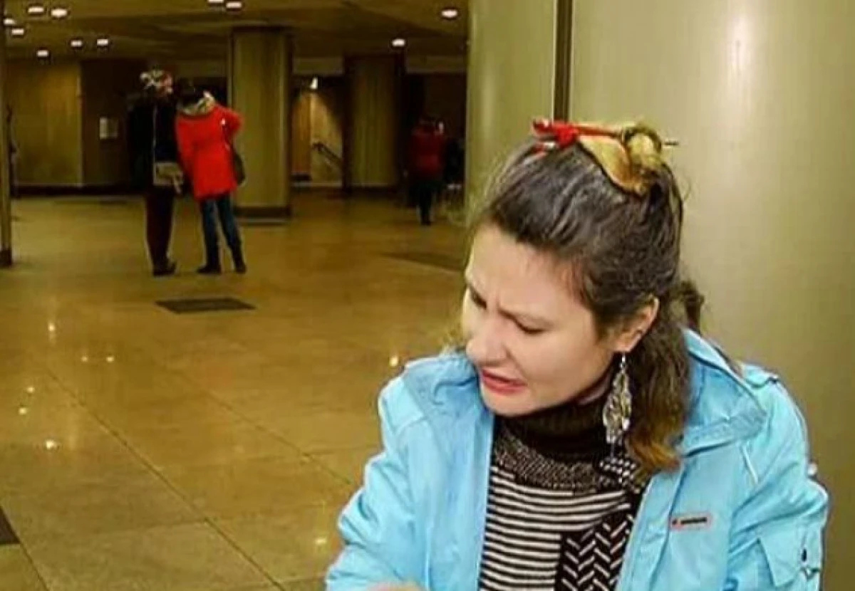 FLORINA MEZZOSOPRANA CARE CANTA LA METROU SI REFUZA SA FIE TRATATA CA O CERSETOARE