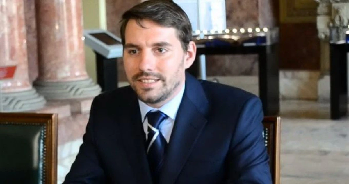 FOSTUL PRINCIPE NICOLAE FACE PRIMELE PRECIZĂRI ÎN CAZUL EXCLUDERII DE SUCCESIUNE LA TRON