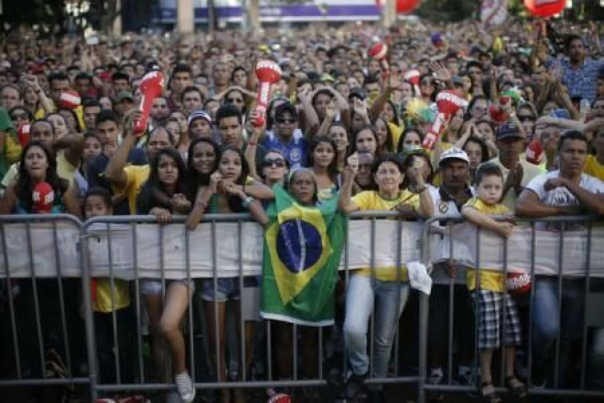 FOTBAL - CM 2014: AVANCRONICA MECIULUI BRAZILIA - COLUMBIA