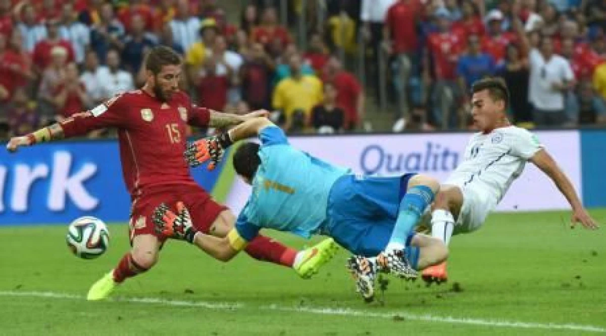 FOTBAL - CM 2014: CHILE - SPANIA 2-0 SI CAMPIOANA MONDIALA PLEACA ACASA (VIDEO)