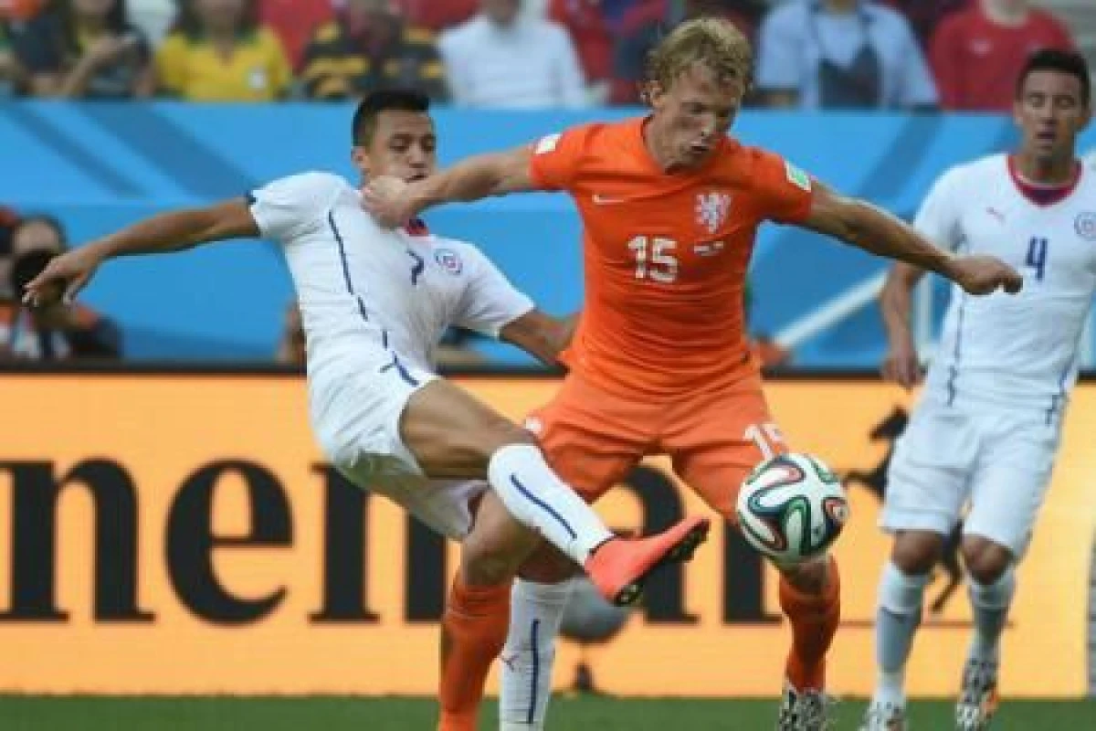FOTBAL - CM 2014: OLANDA INVINGE CHILE CU 2-0 SI CASTIGA GRUPA B