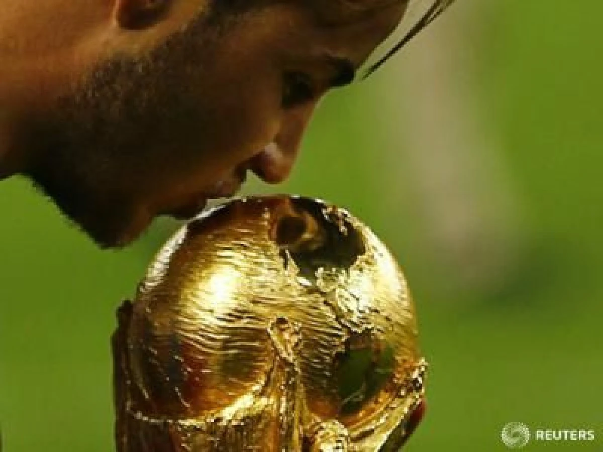 FOTBAL - CM 2014: PRESA GERMANA IL CELEBREAZA PE GOETZE, "DUMNEZEUL FOTBALULUI"