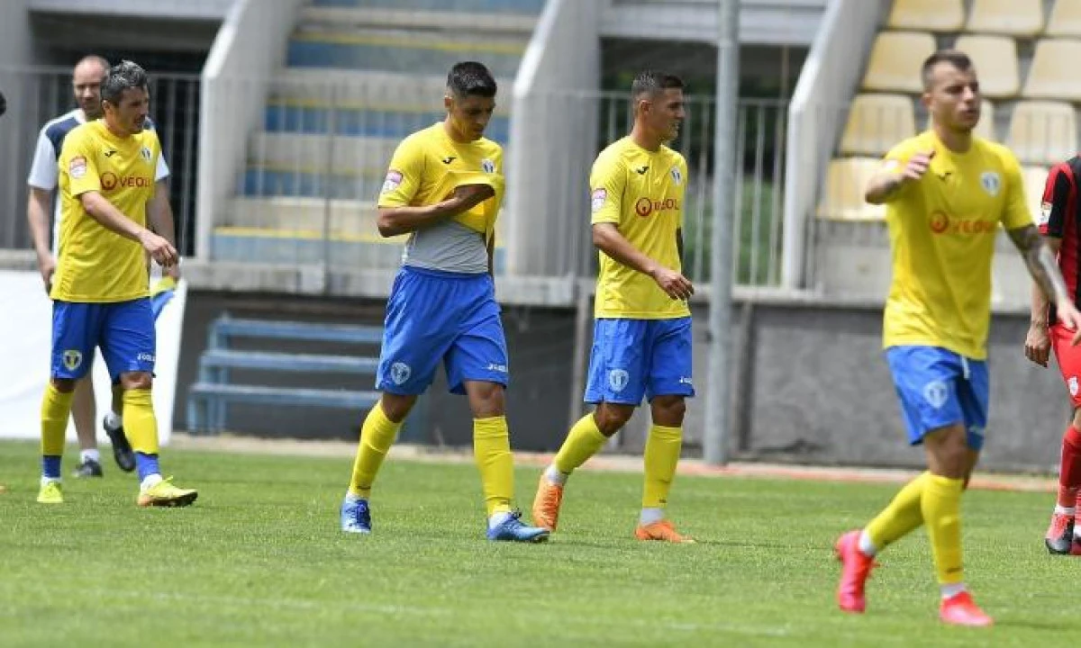 Fotbaliştii Petrolului infectaţi cu COVID-19 au refuzat internarea