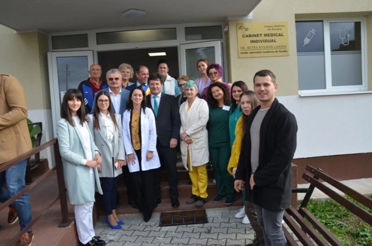 (FOTO) A fost inaugurat noul dispensar uman din Beliu, investiție realizată din fonduri guvernamentale