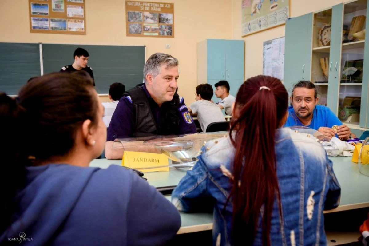 (FOTO) Activitate inedită de orientare profesională pentru elevii Școlii Gimnaziale "Iosif Moldovan" din Arad
