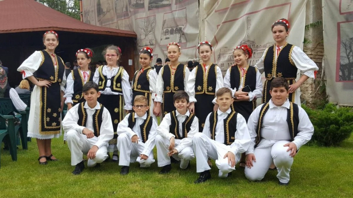 (FOTO) "Așa-i jocul pe la noi!". Cântec, joc și voie bună la Festivalul Internațional de Folclor de la Arad