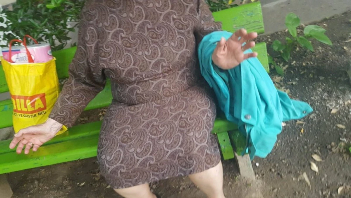 (FOTO) Bătrână de 80 de ani, tâlhărită în plină stradă în zona Podgoria
