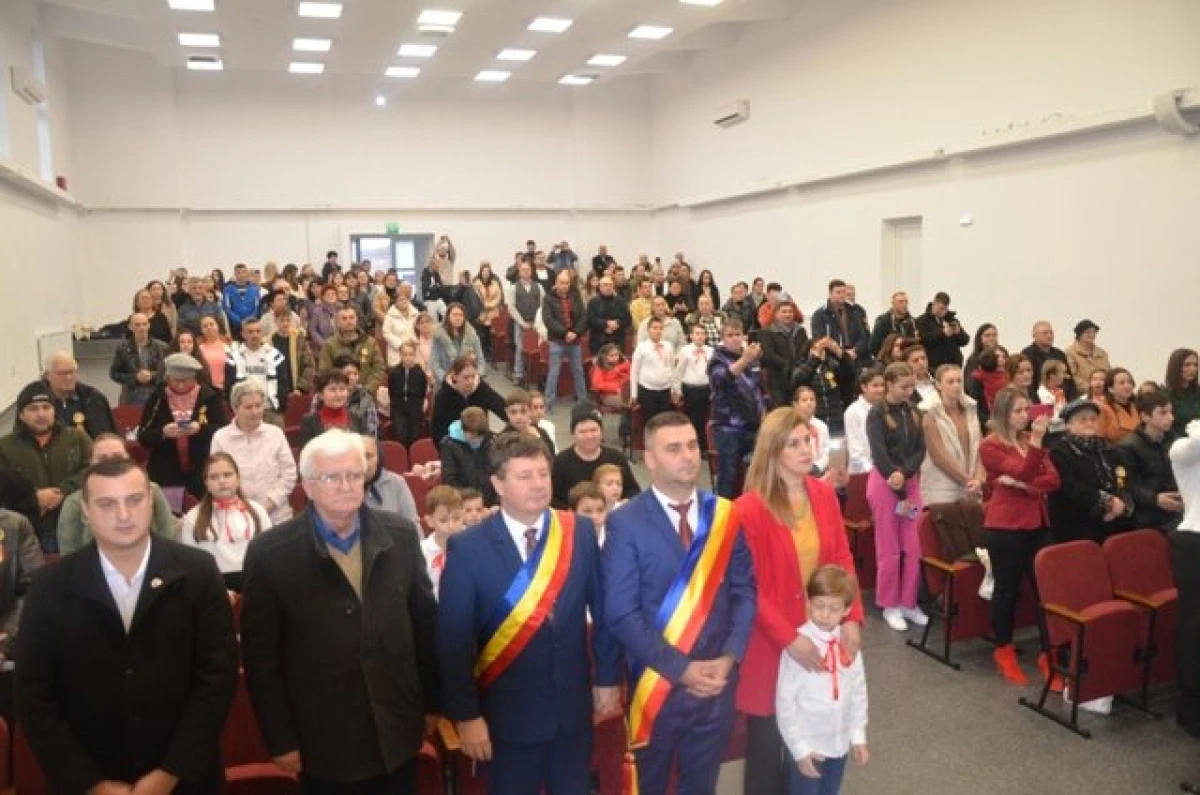 (FOTO) Căminul Cultural din Buteni a fost inaugurat de Ziua Națională a României
