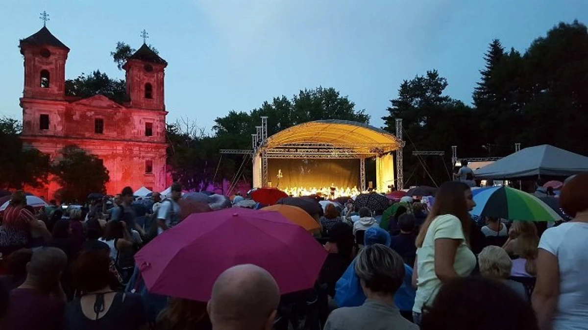 (FOTO) Cetatea Aradului, sub asediul muzicii Pop&Rock Simfonic. Peste 5000 de arădeni au participat la eveniment