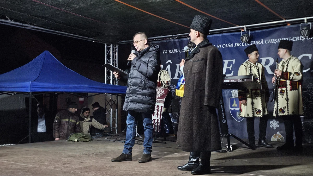 (FOTO) Chișineu Criș: două zile de colinde la Târgul de Crăciun