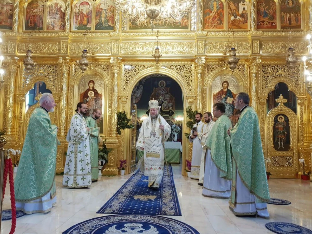 (FOTO) Cincizecimea. ”Cea mai frumoasă rodire a lucrării Duhului Sfânt în oameni sunt Sfinții Bisericii”- PS Emilian Crișanul
