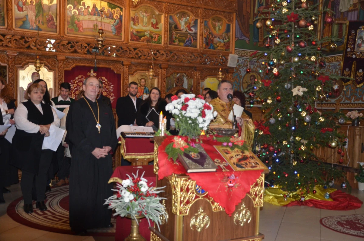 (FOTO) Colinde și credință în prima duminică după Nașterea Domnului, la Sebiș