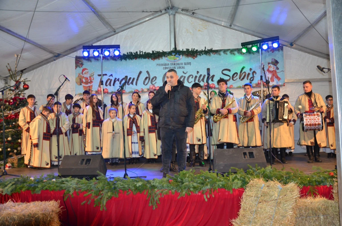 (FOTO) Colinde, tradiții și voie bună la Târgul de Crăciun de la Sebiș
