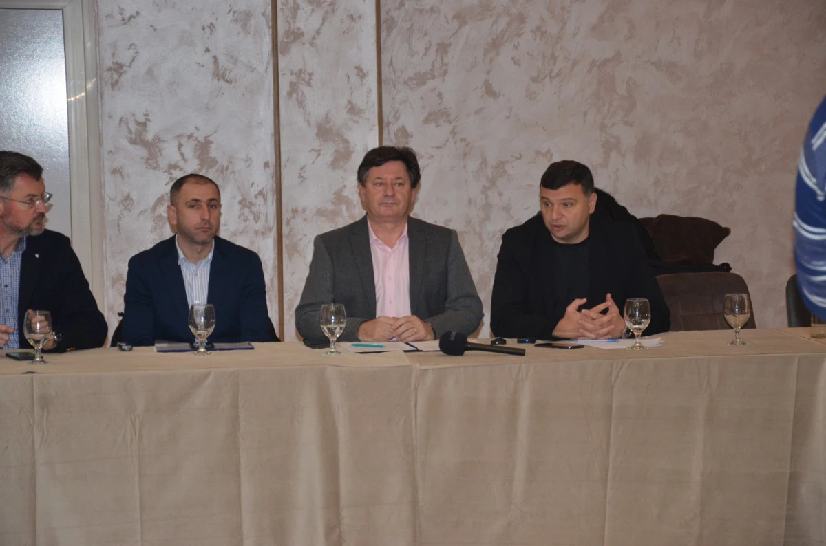 (FOTO) Conducerea CJA și reprezentanții Primăriei Moneasa s-au întâlnit cu agenții economici din stațiune