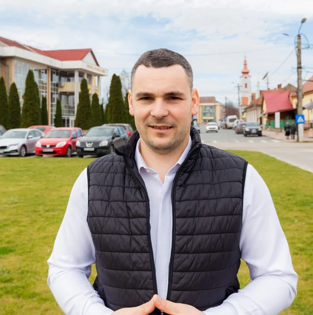 (FOTO) Cristian Feieș, primarul orașului Sebiș: „Chiar dacă e criză, noi mergem înainte“
