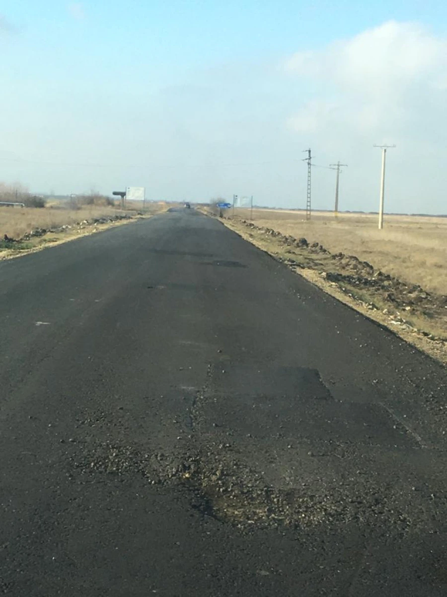 (FOTO) Dezastru pe drumul Nădab-Seleuș, reabilitat acum o lună