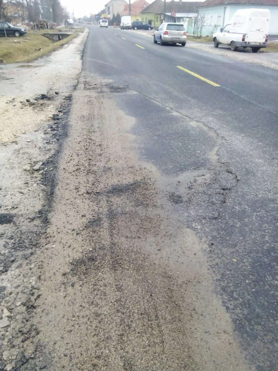 (FOTO) Drumul Pâncota-Seleuș e praf ! 9,5 milioane de lei pentru o lucrare de mântuială