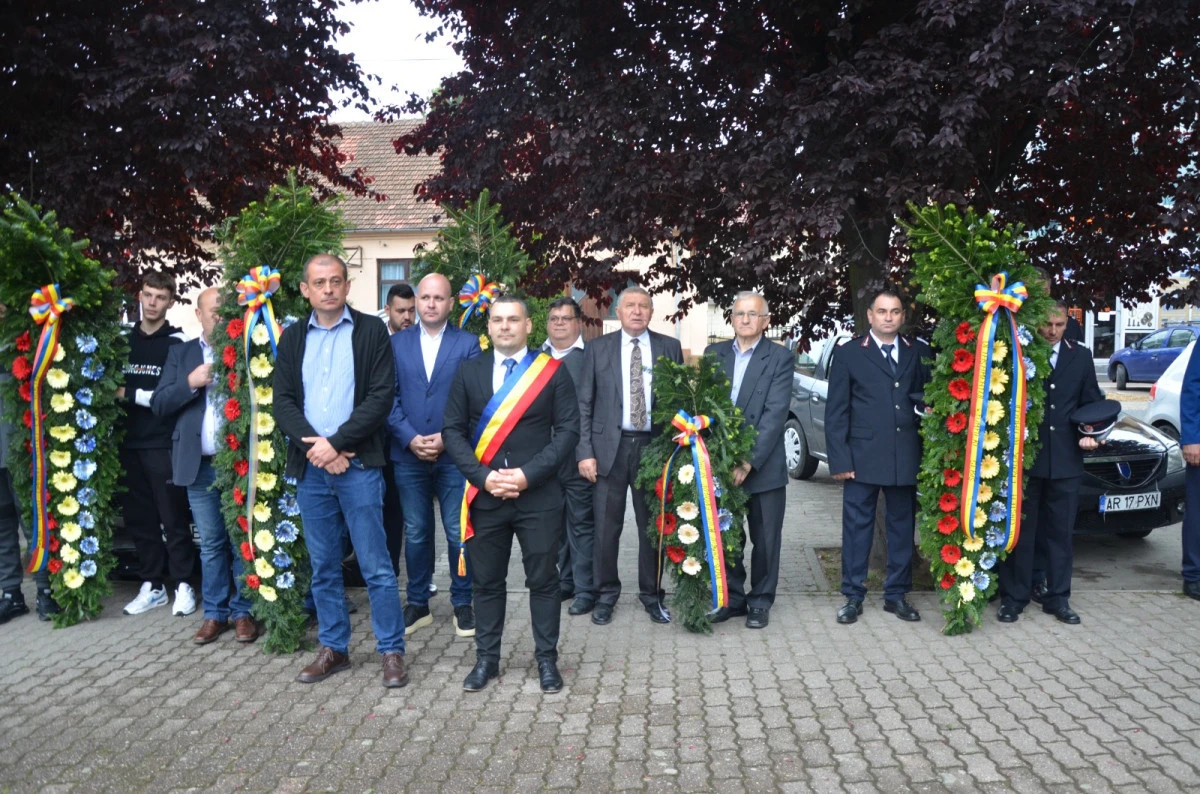 (FOTO) Dublă sărbătoare la români: Înălțarea Domnului nostru Isus Hristos și Ziua Eroilor
