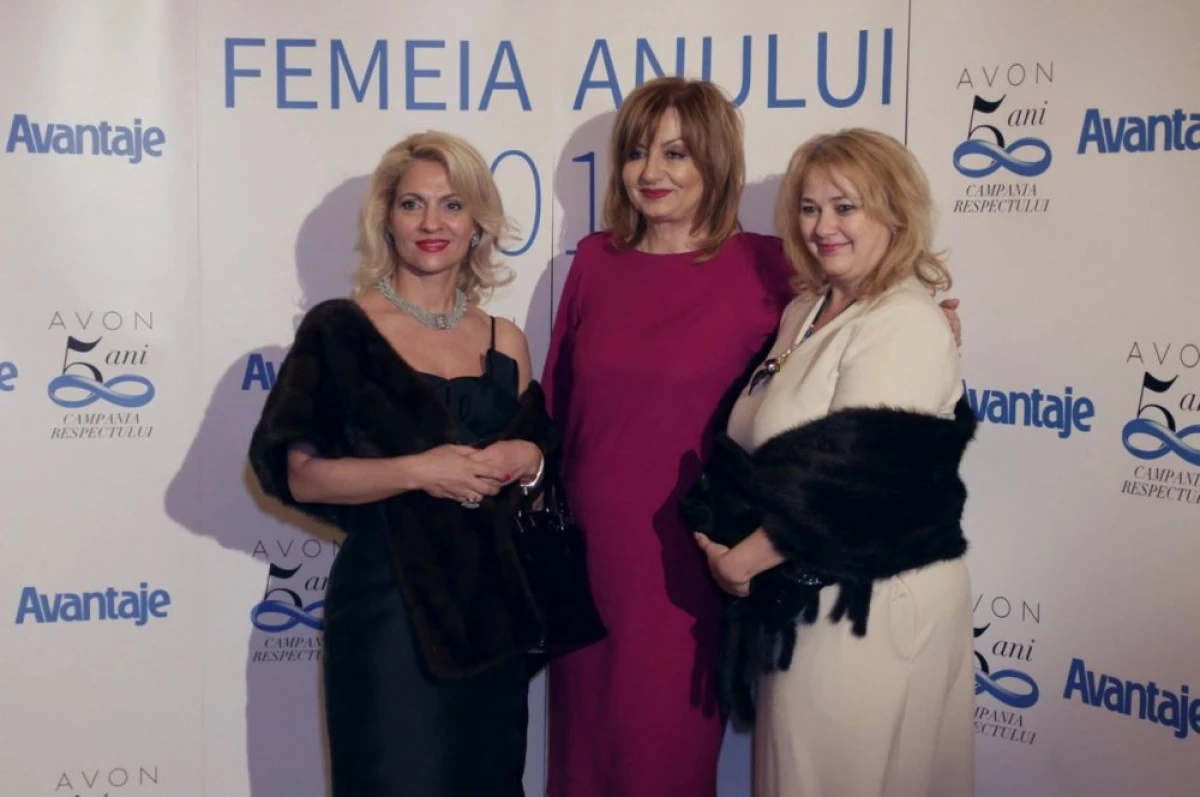 (FOTO) ELI LASLEAN, PRINTRE CELE MAI APRECIATE PREZENTE, LA GALA PREMIILOR FEMEIA ANULUI 2015