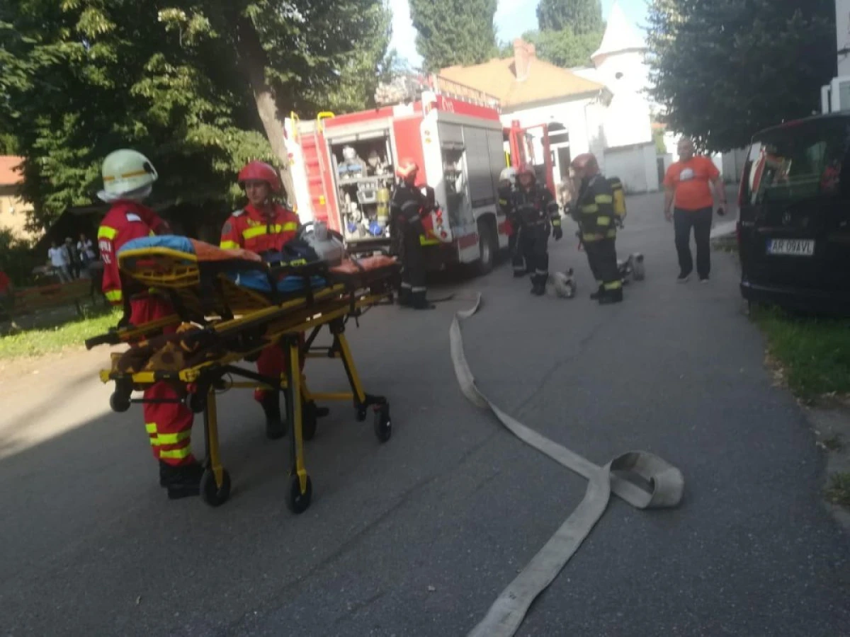 (FOTO) Exercițiu de amploare al pompierilor, la Spitalul Municipal Arad
