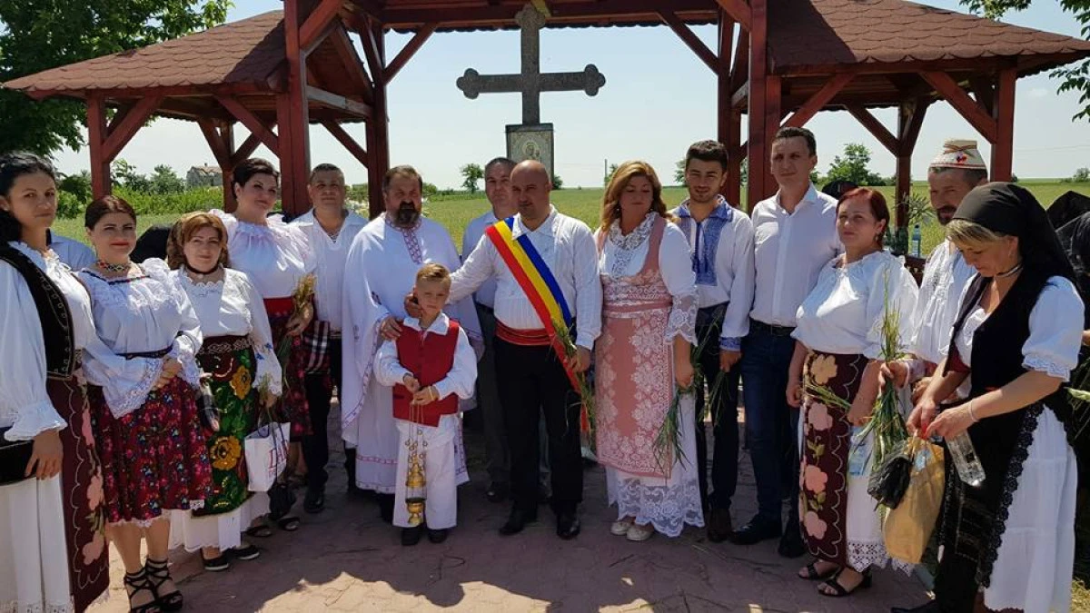 (FOTO) Felnăcanii au îmbrăcat din nou straie populare, la zi de sărbătoare