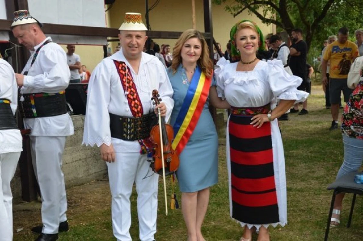 (FOTO) Festivalul Dansului Călușeresc, în ziua de Rusalii, la Bocsig