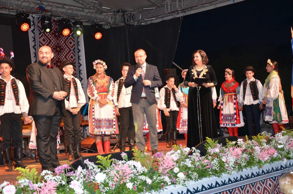 (FOTO) Festivalul Național de Folclor «Florica Bradu» și Zilele Comunei Șicula – evenimente care intră în istorie