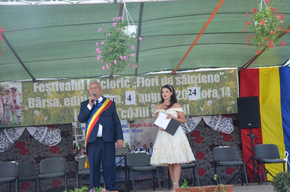 (FOTO) Flori de Sânziene, Festivalul folcloric de la Bârsa, a ajuns la ediția a-XVI-a