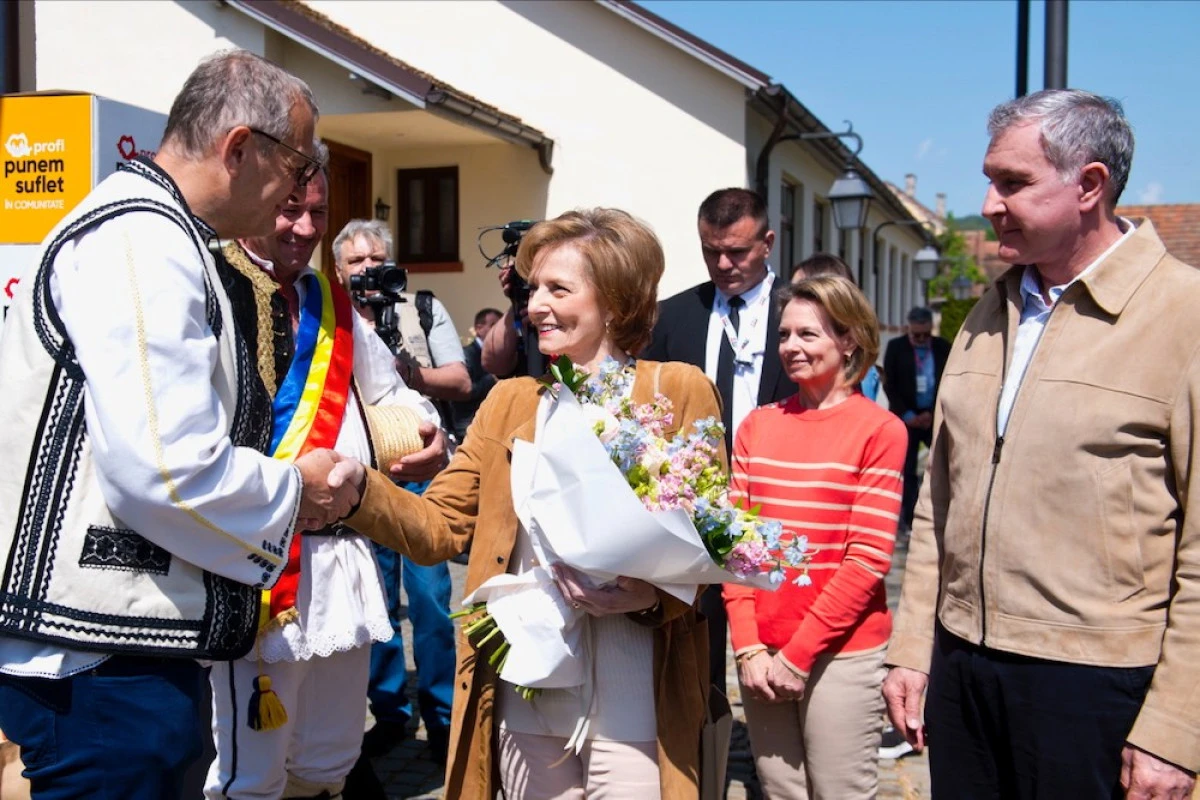 (FOTO) Mii de vizitatori au participat la prima zi a târgului "Suflet de România" de la Săvârșin