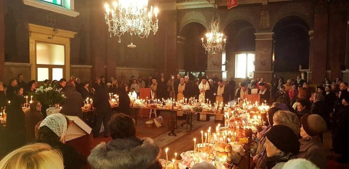 (FOTO) Moșii de iarnă. PS Emilian Crișanul: ”Ne rugăm pentru sufletele celor adormiți fiindcă îi iubim, iar iubirea este mai tare decât moartea”