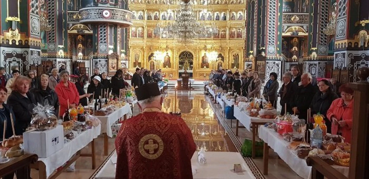 (FOTO) Moșii de toamnă. Biserica Ortodoxă face pomenirea celor adormiți