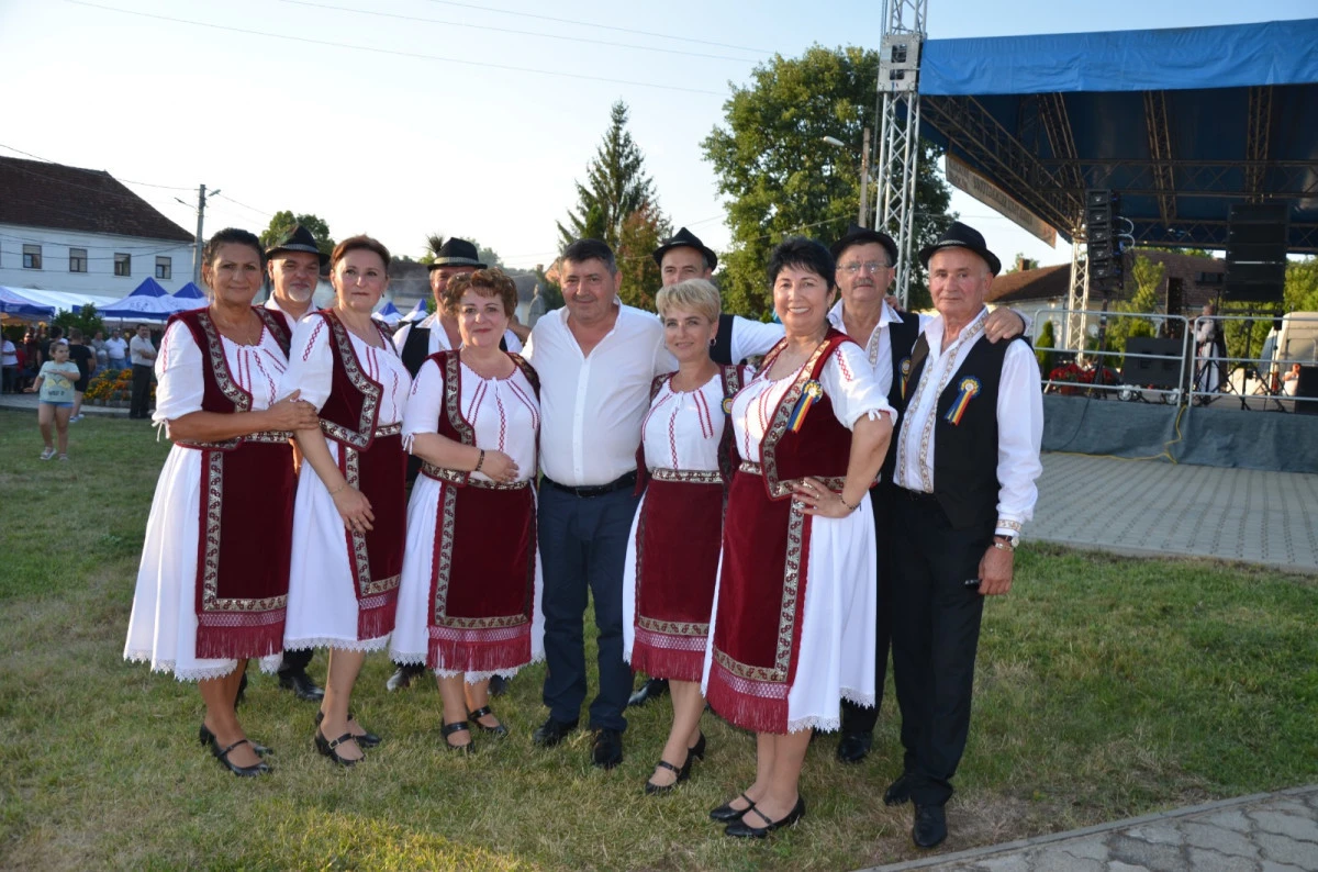 (FOTO) Nedeia de la Hălmagiu - sărbătoare autentică în inima moților