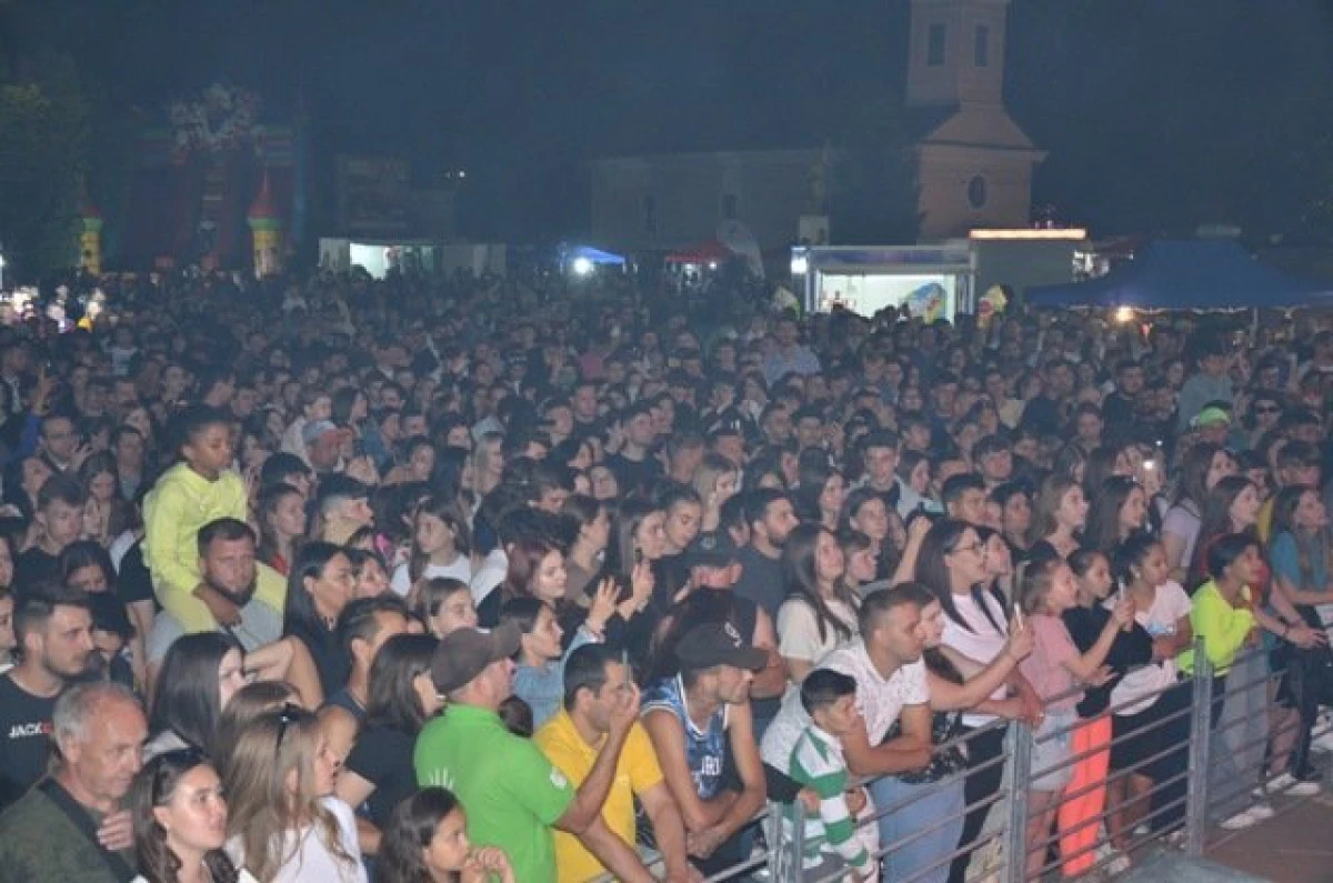 (FOTO) O nouă ediție de succes a Festivalului de muzică la Sebiș - ediția XXII-A