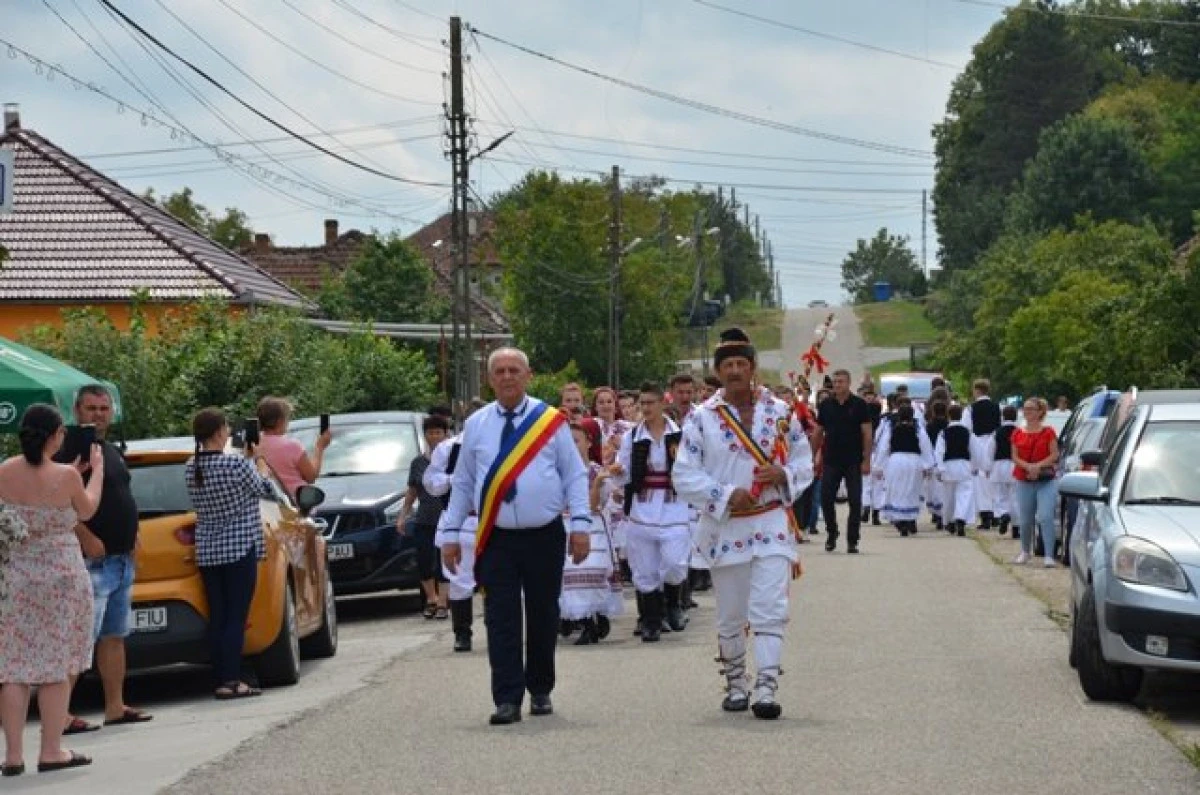 (FOTO) O nouă ediție de succes a festivalului „Flori de Sânziene“ de la Bârsa