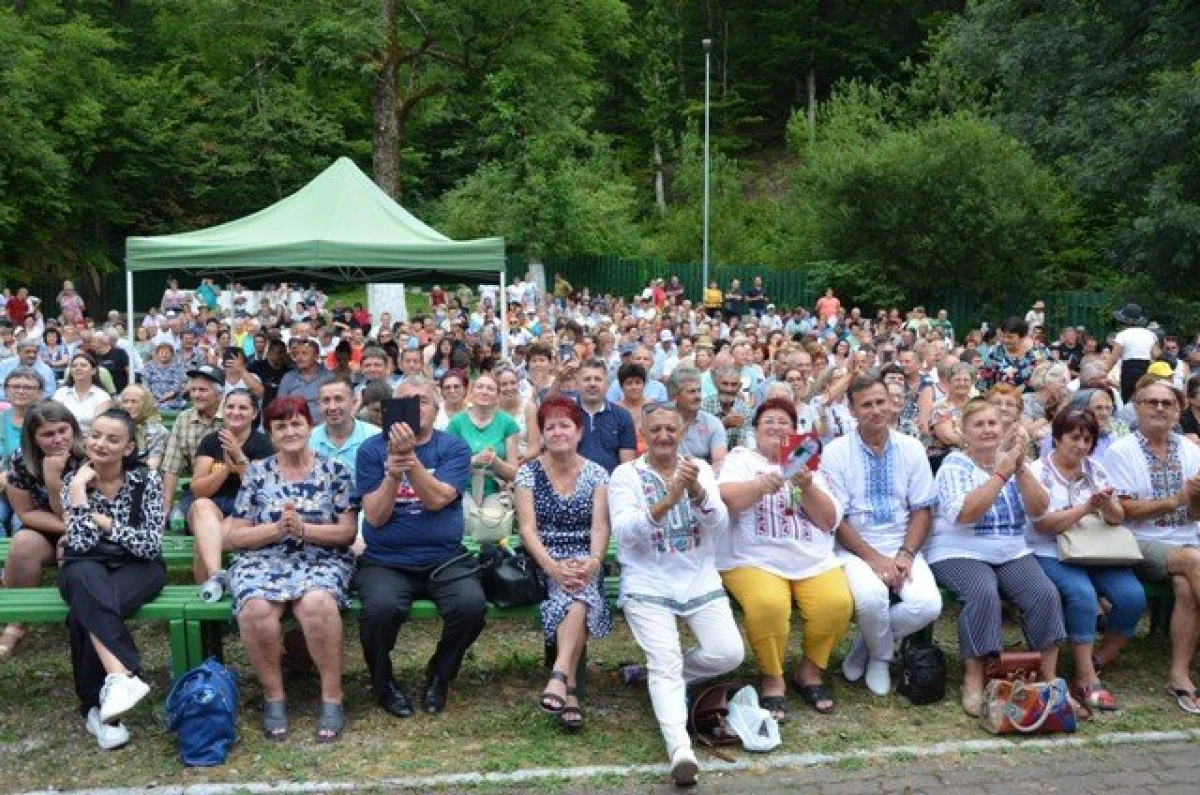 (FOTO) Parada clătitelor a adus peste 15.000 de turiști în stațiunea Moneasa