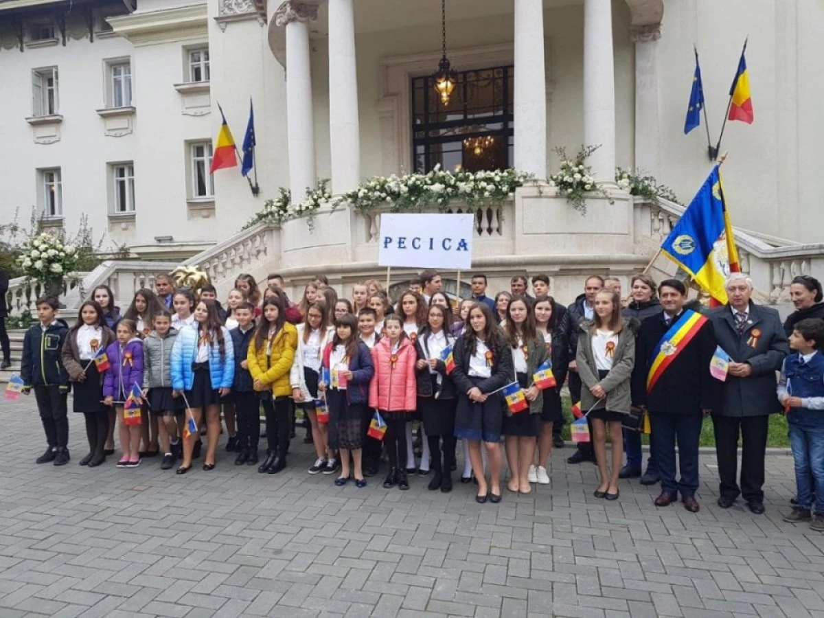 (FOTO) Peste 40 de tineri din Pecica, prezenți la nunta Principelui Nicolae