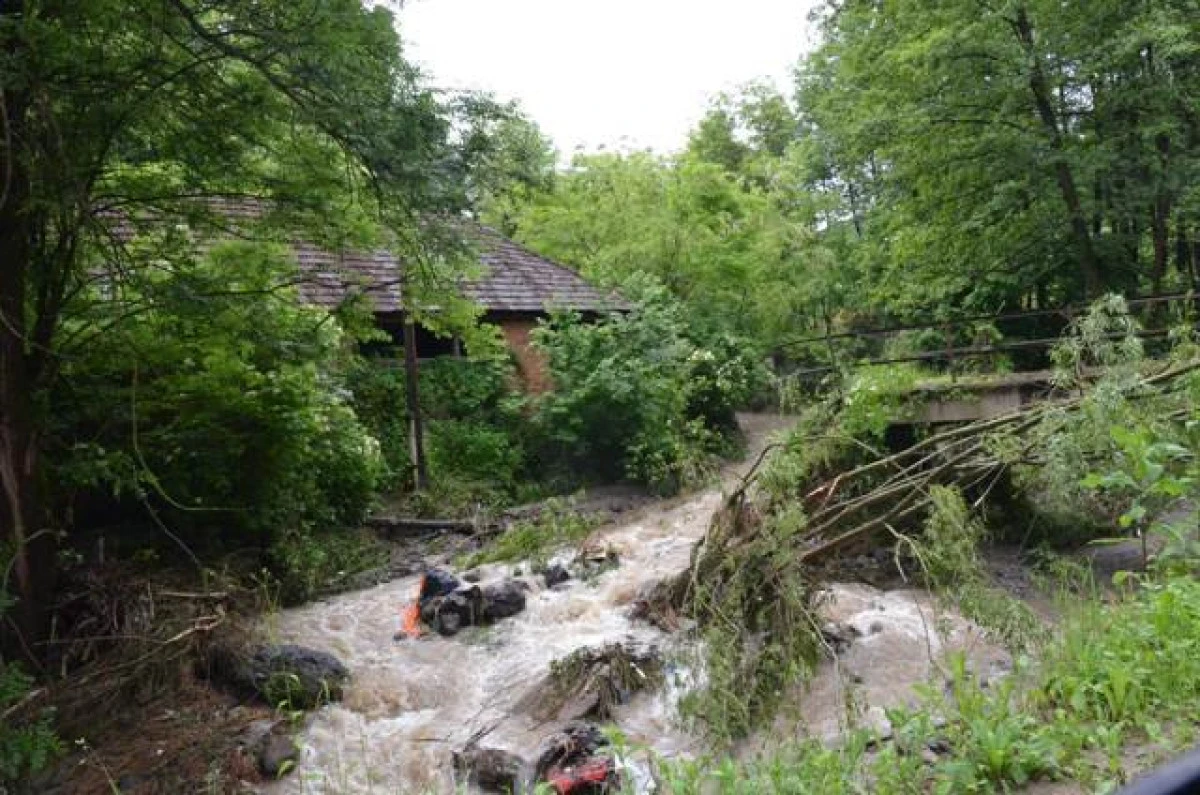 (FOTO) Ploile au făcut prăpăd în satul Păiușeni