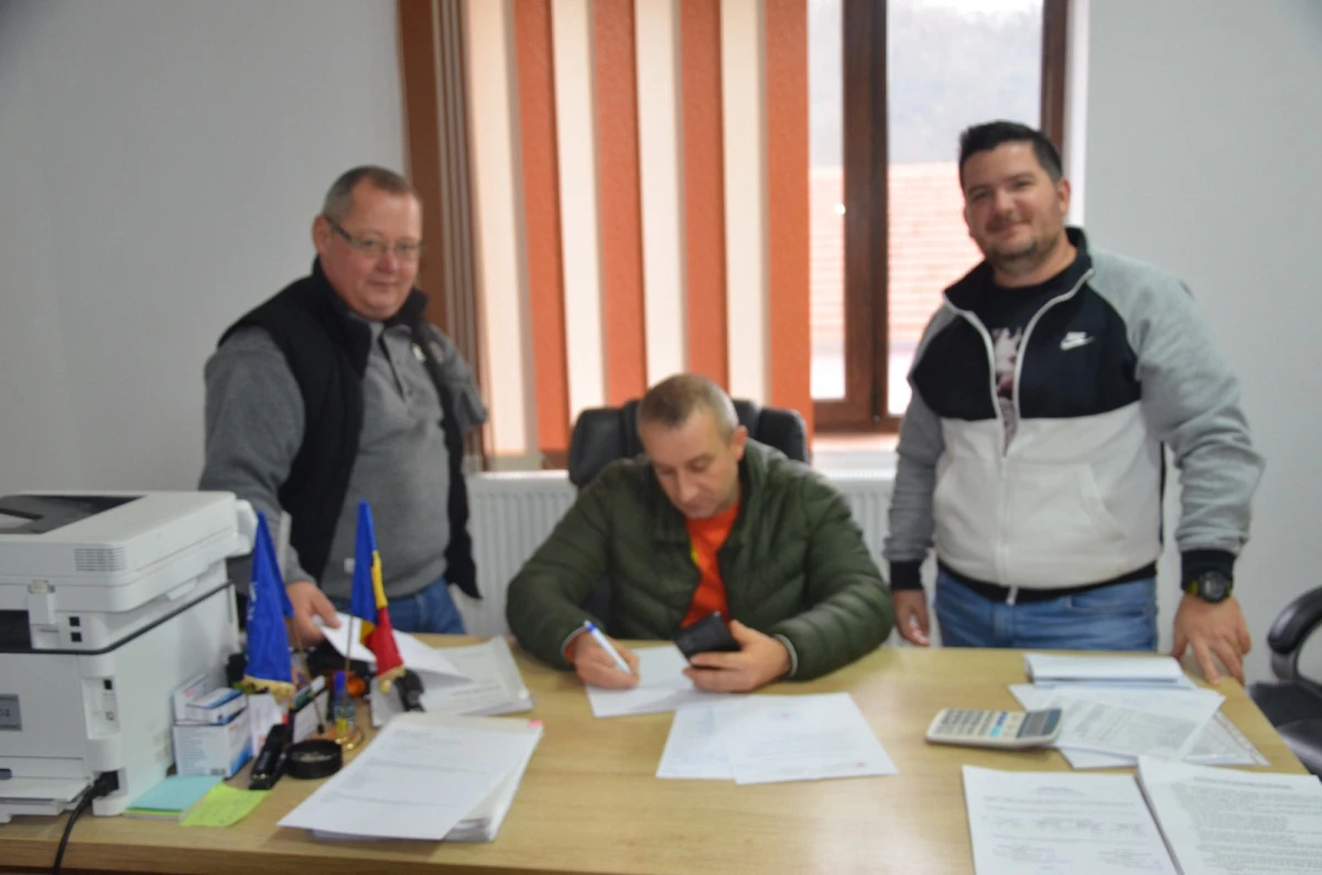 (FOTO) Primarul comunei Pleșcuța, Viorel Groza: Rezultatul muncii mele se vede încă de la intrarea în comună