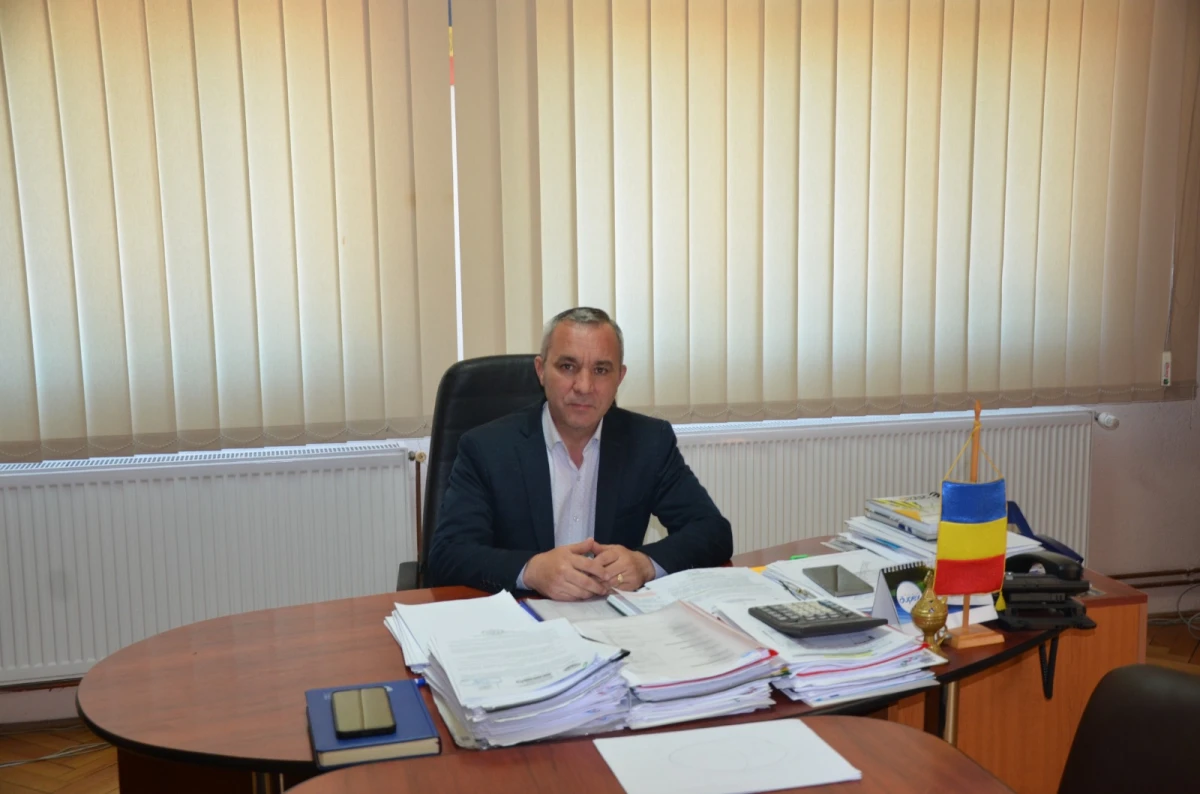 (FOTO) Primarul Sorin Ioan Dănilă: „Canalizarea și gazul sunt prioritățile comunei Apateu”