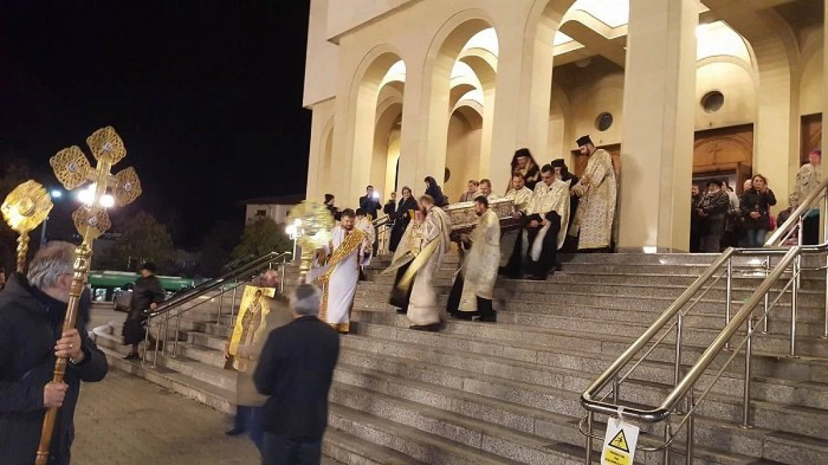 (FOTO) Procesiune cu moaștele Sfântului Ioan Gură de Aur, la catedrala ”Sfânta Treime” din Arad