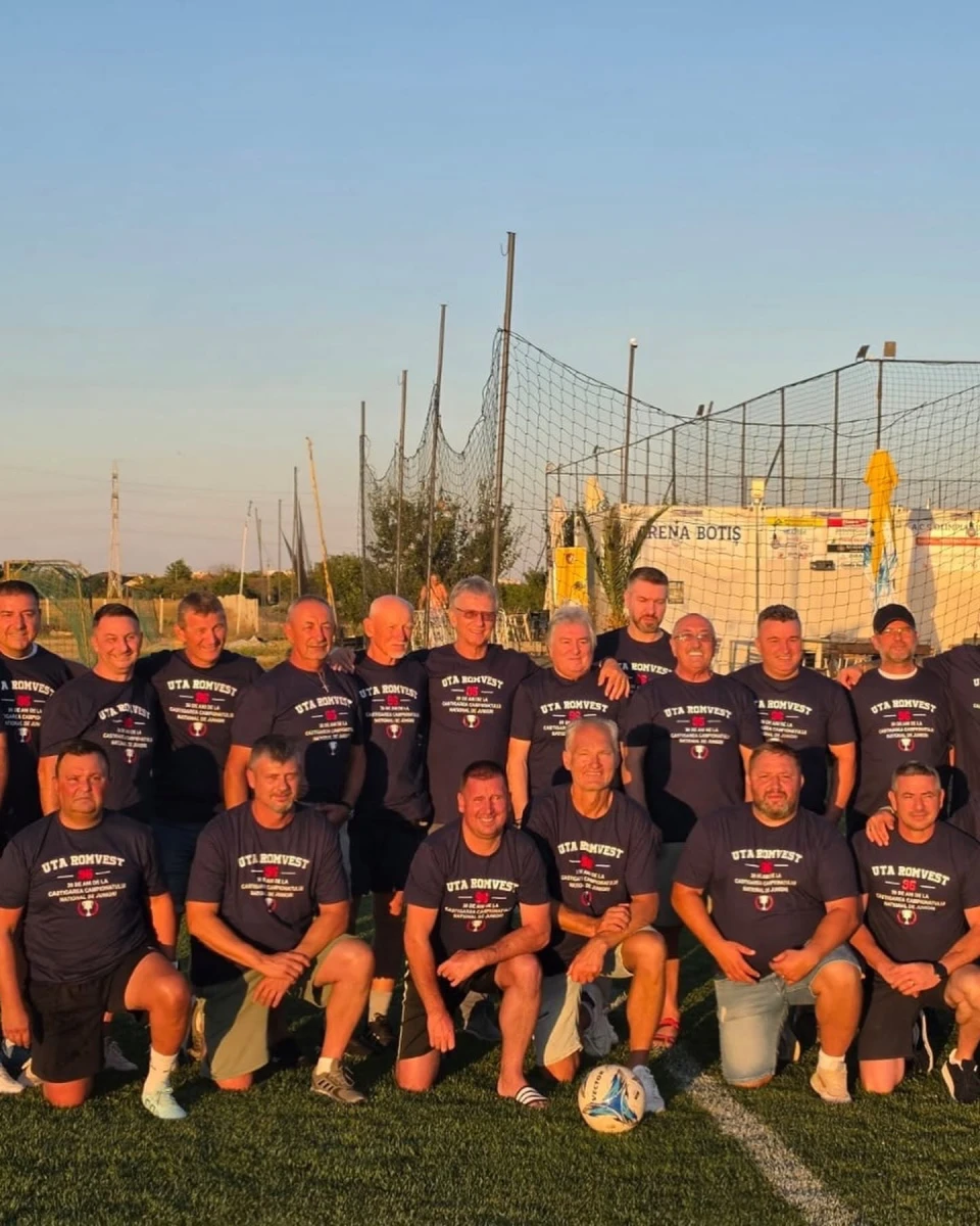 (FOTO) Revedere după 30 de ani pentru campionii Romvestului, generația care a readus Aradul în elita fotbalului juvenil