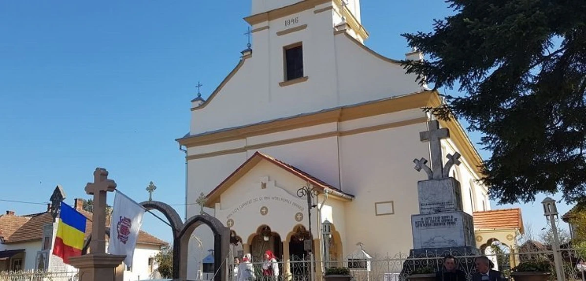 (FOTO) Sărbătoare în comunitatea din Dieci. Biserica a fost târnosită