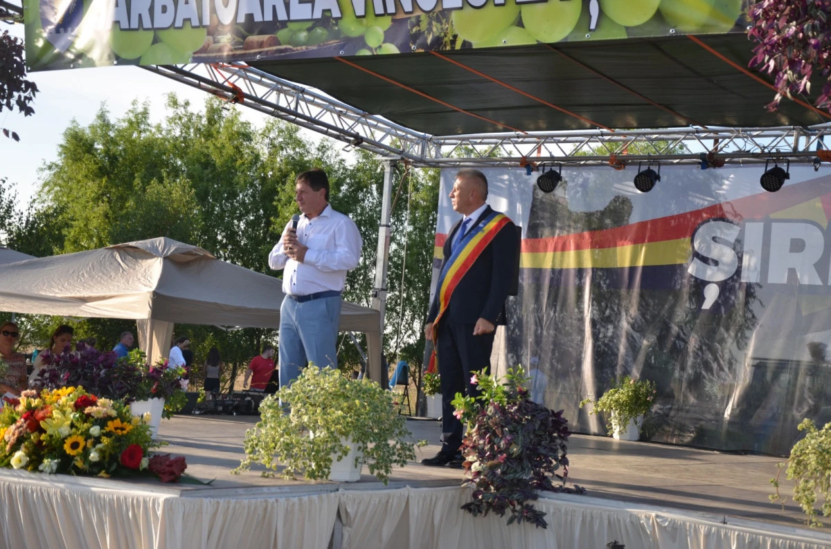 (FOTO) Sărbătoarea Vinului de la Șiria a ajuns la ediția a XIII-a