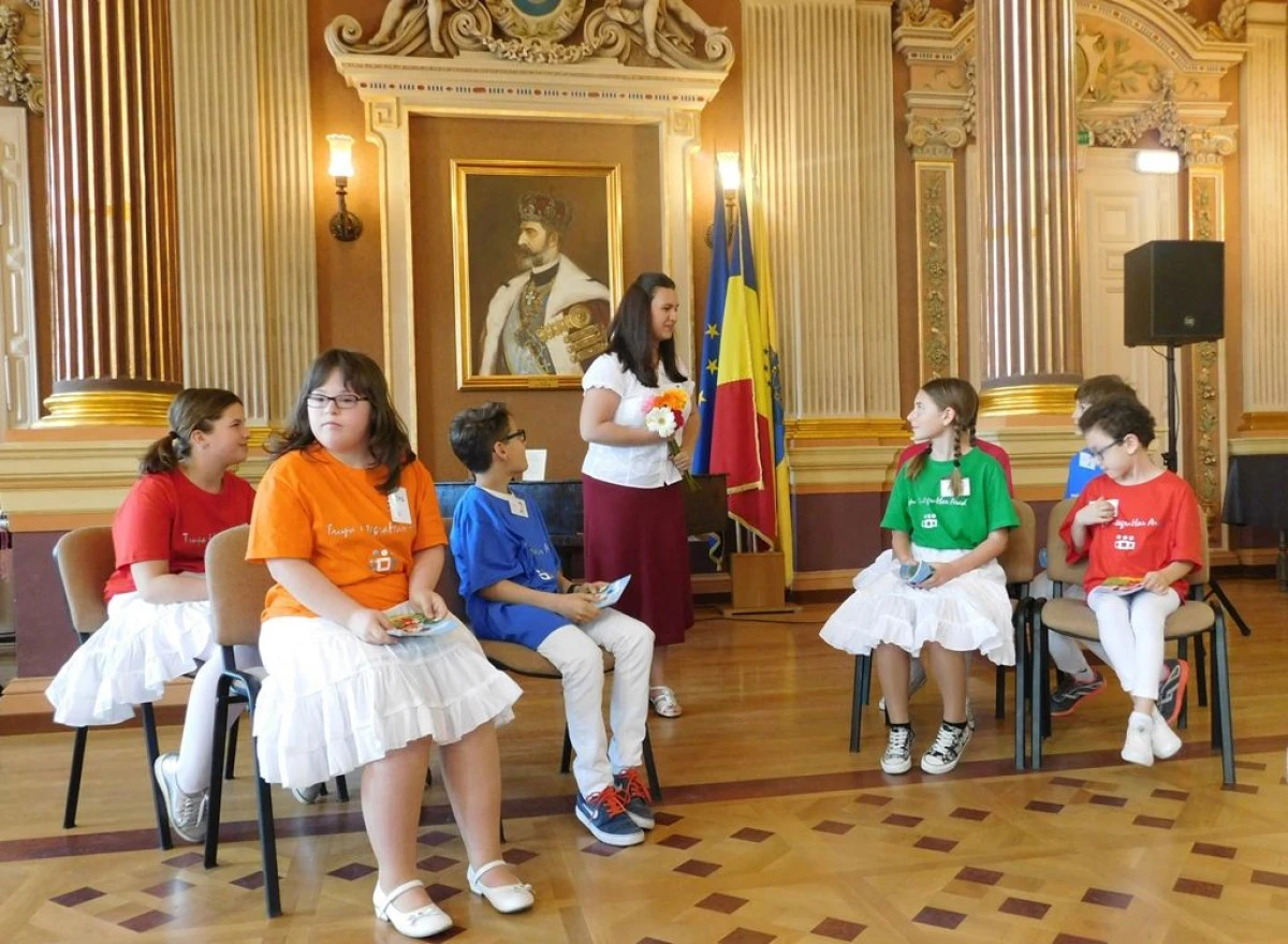 (FOTO) SPECTACOL CARITABIL PENTRU COPIII CU DIZABILITĂȚI