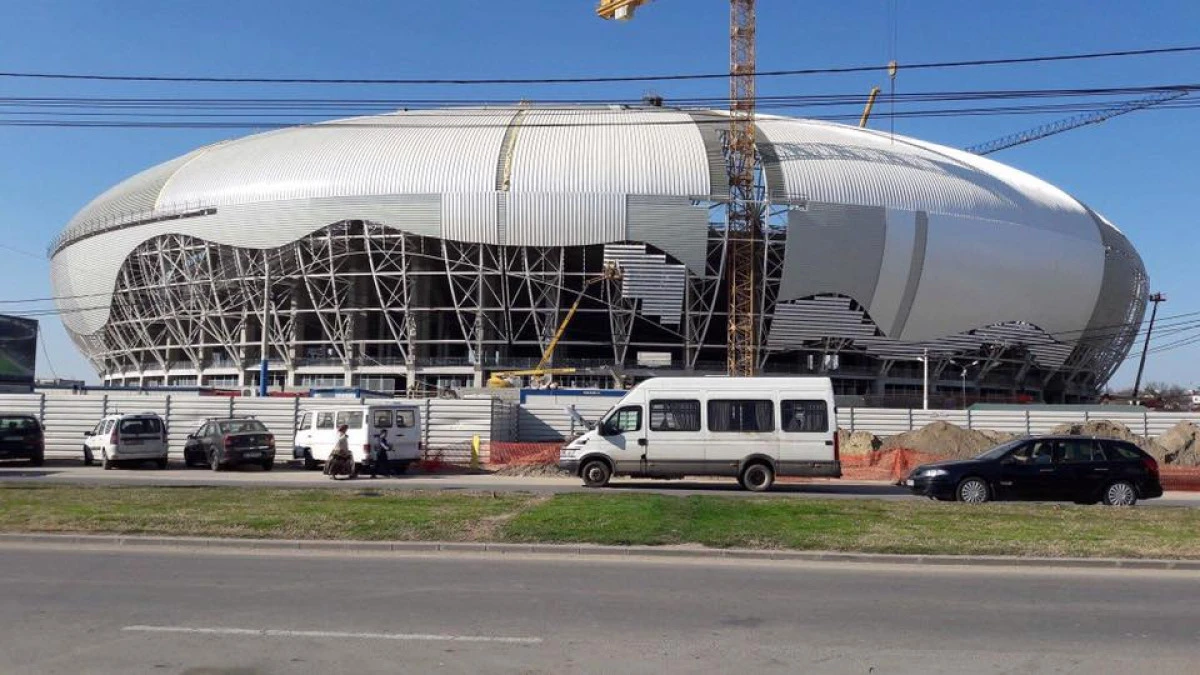 (FOTO) Stadionul din Craiova e aproape gata. Arădenii rămân cu poveștile lui Falcă