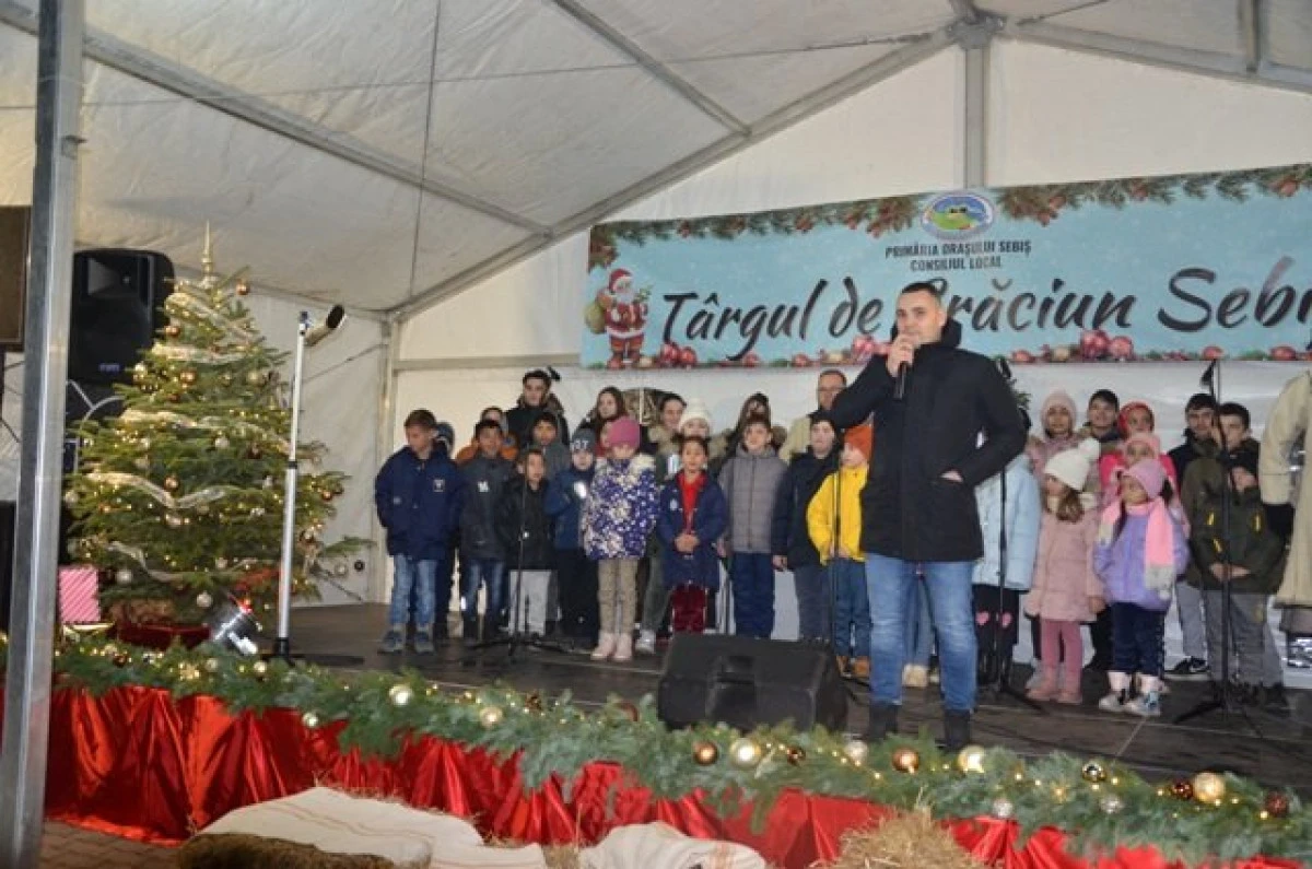 (FOTO) Târgul de Crăciun a adus magia sărbătorilor în orașul Sebiș